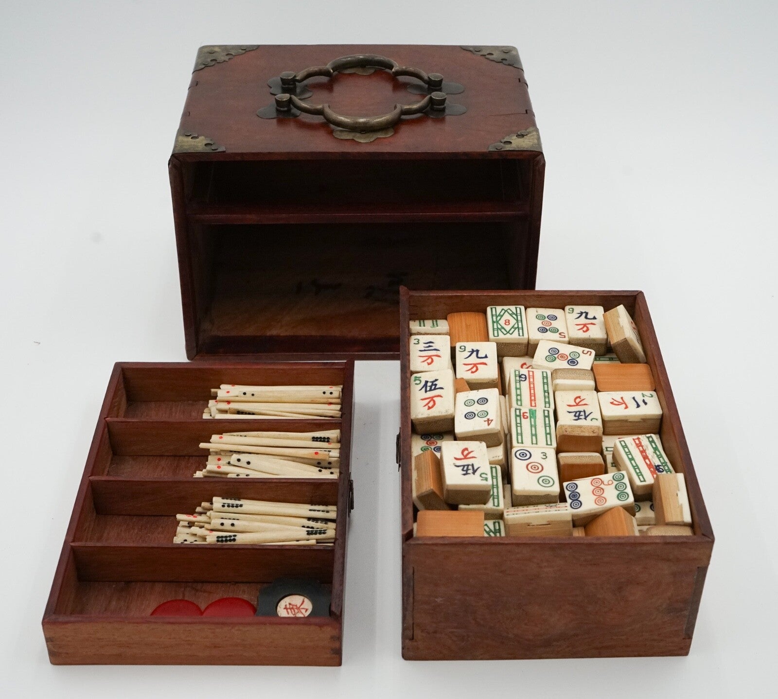 CIRCA 1910 HAMLEYS LONDON CHINESE BOX MAHJONG SET INCLUDING 4 SEASONS RACKS