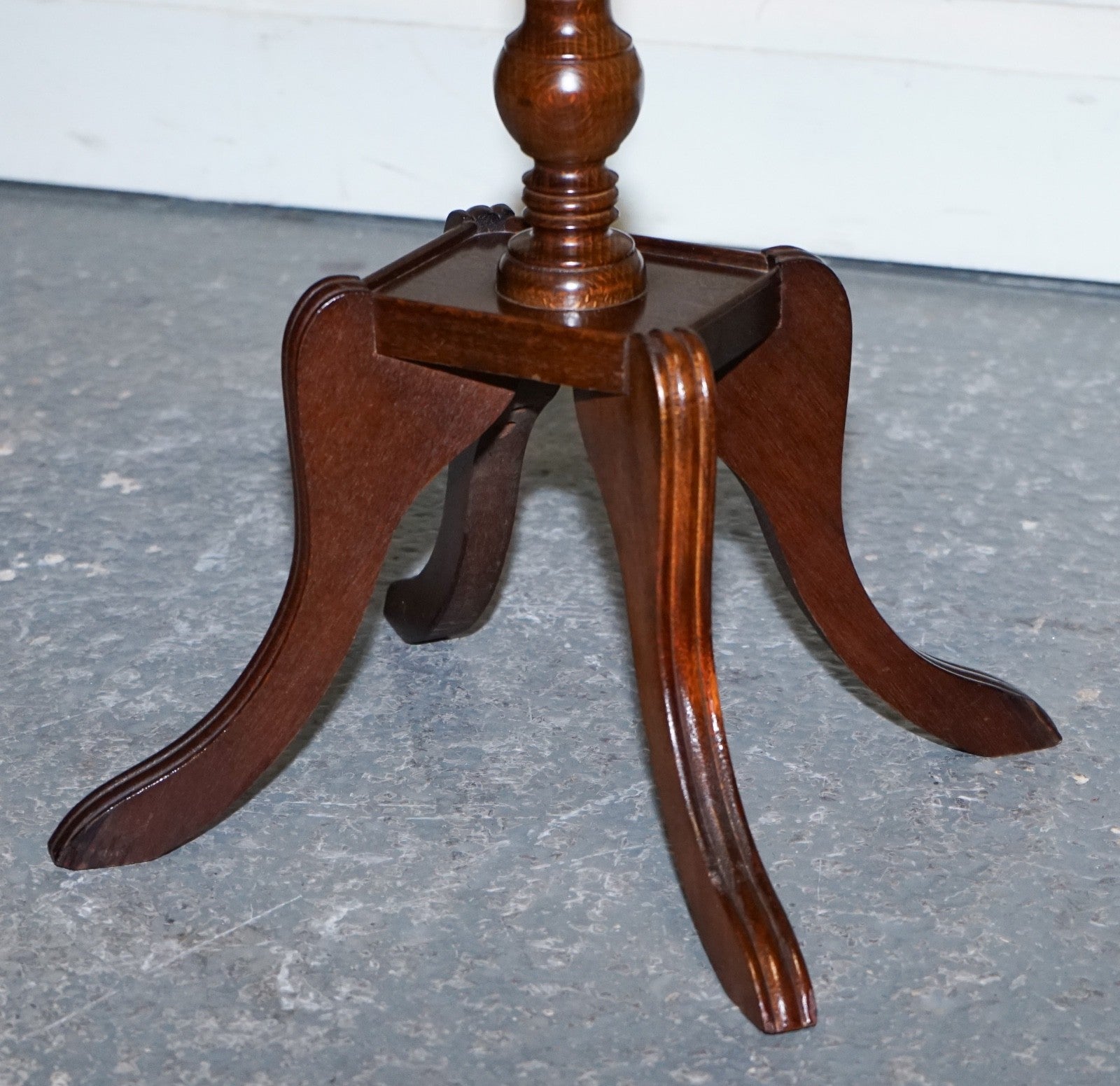VINTAGE PAIR OF MAHOGANY SIDE END WINE TABLE WITH GALLERY RAIL PIE CRUST BORDER