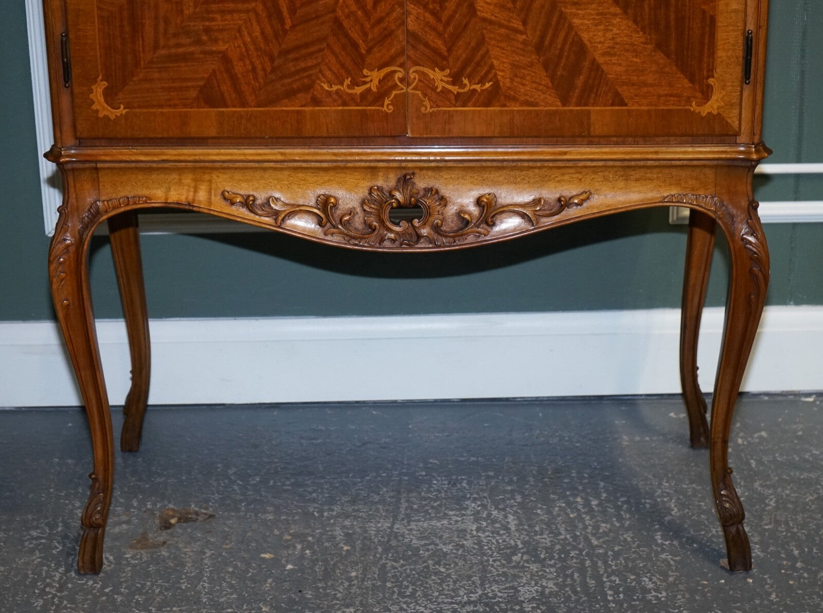 GORGEOUS FRENCH WALNUT PARQUETRY DRINKS COCKTAIL BAR CABINET CUPBOARD