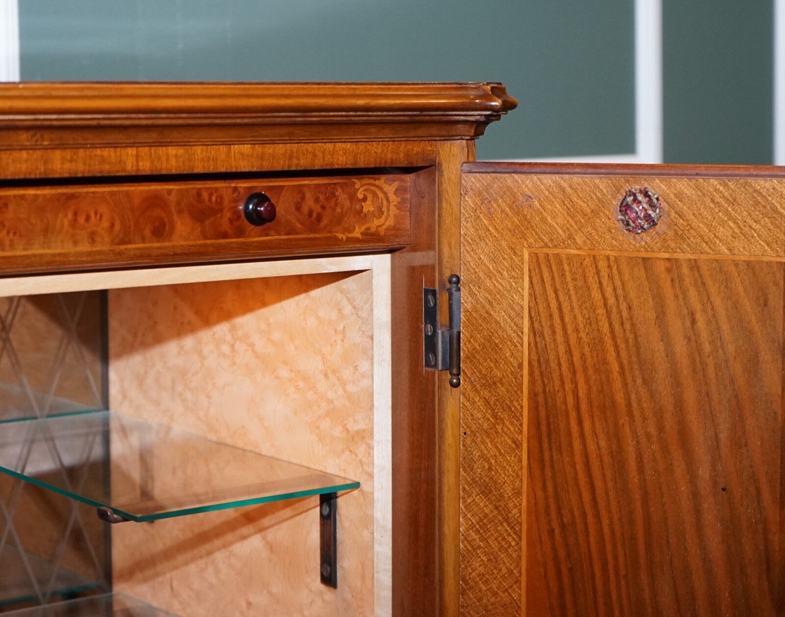GORGEOUS FRENCH WALNUT PARQUETRY DRINKS COCKTAIL BAR CABINET CUPBOARD