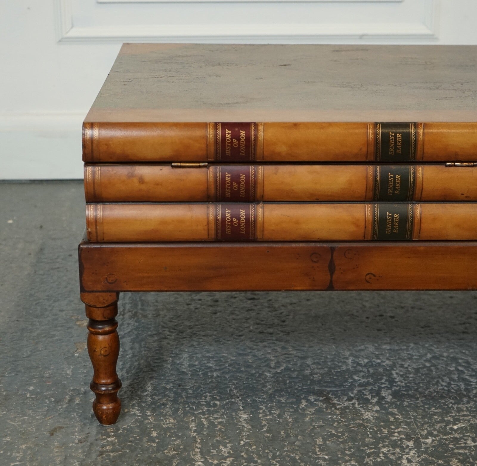 LOVELY VINTAGE FAUX STACK OF BOOKS COFFEE TABLE INTERNAL STORAGE J1