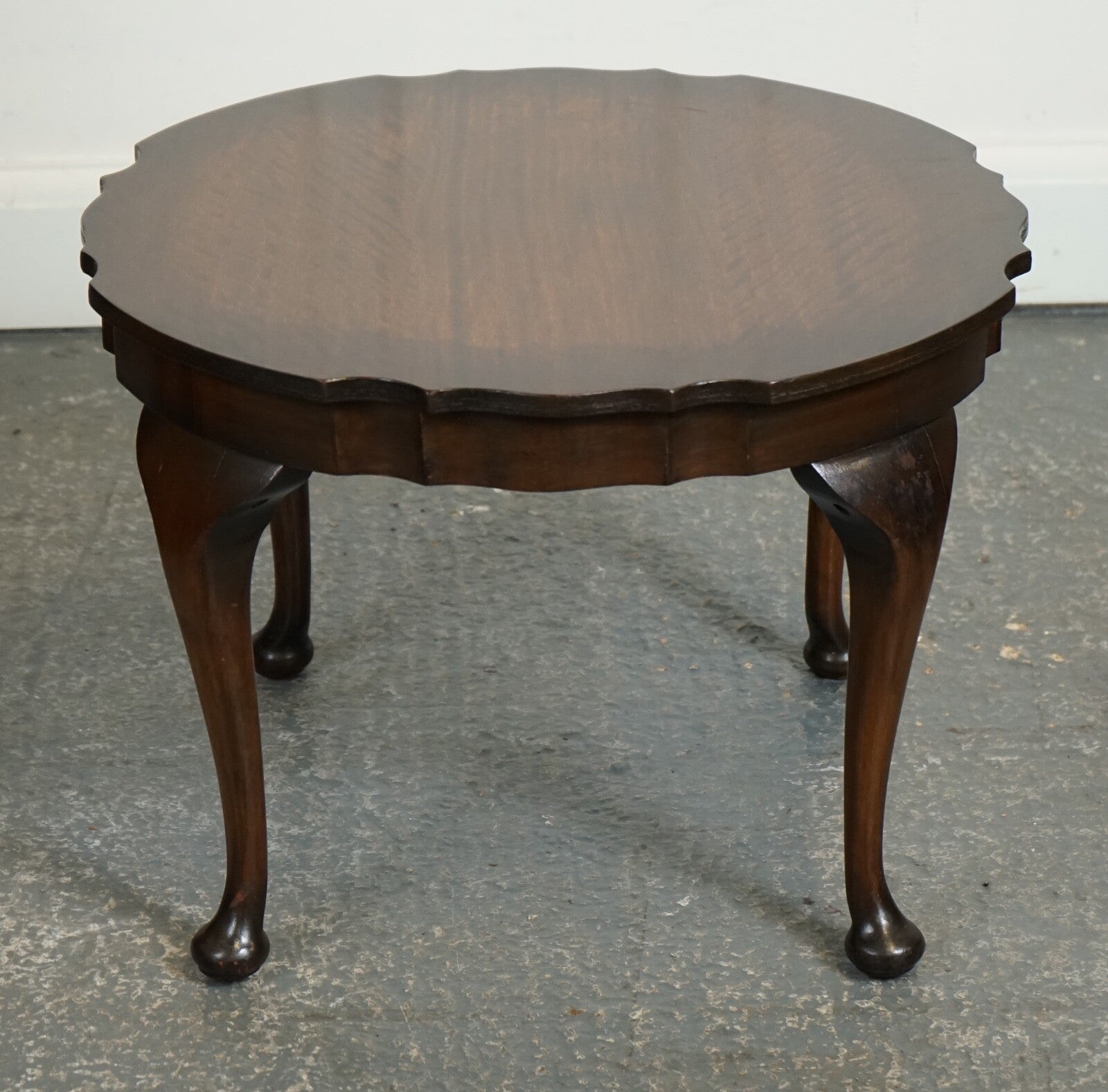 LOVELY SMALL PIE CRUST SHAPED EDGES HARDWOOD SIDE TABLE J1