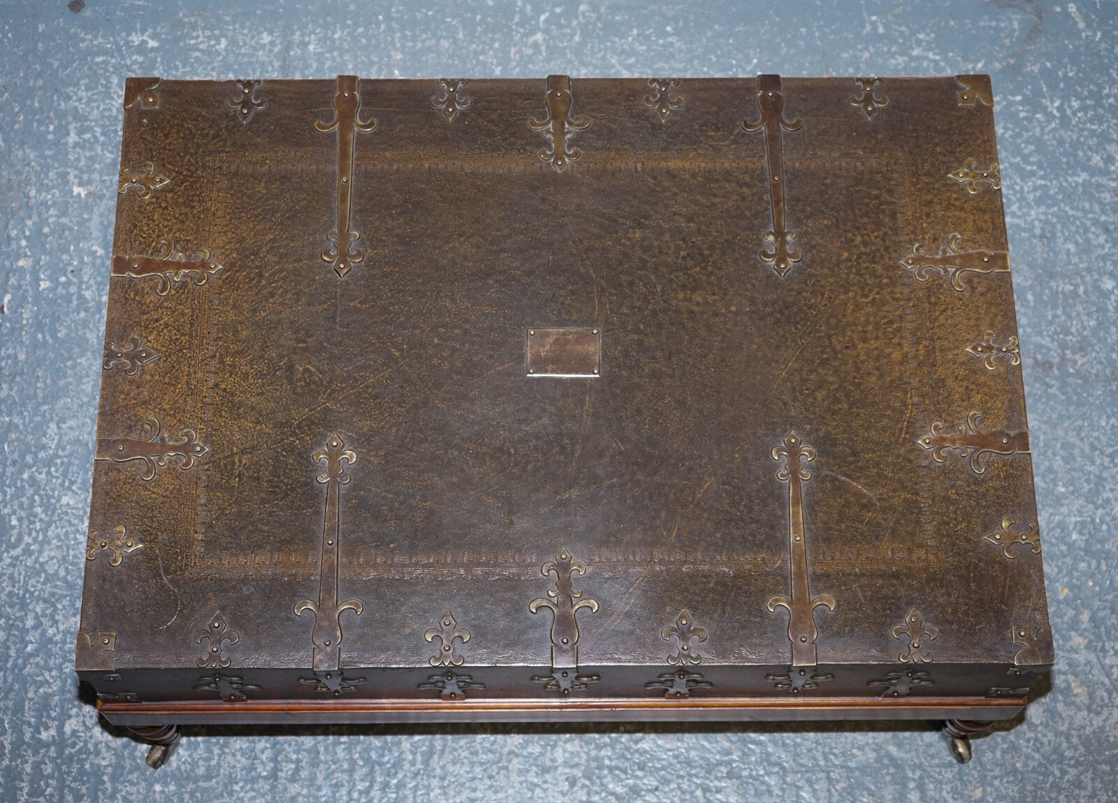 THEODORE ALEXANDER EXQUISITE LARGE COFFEE TABLE DRAWERS ON BOTH SIDES