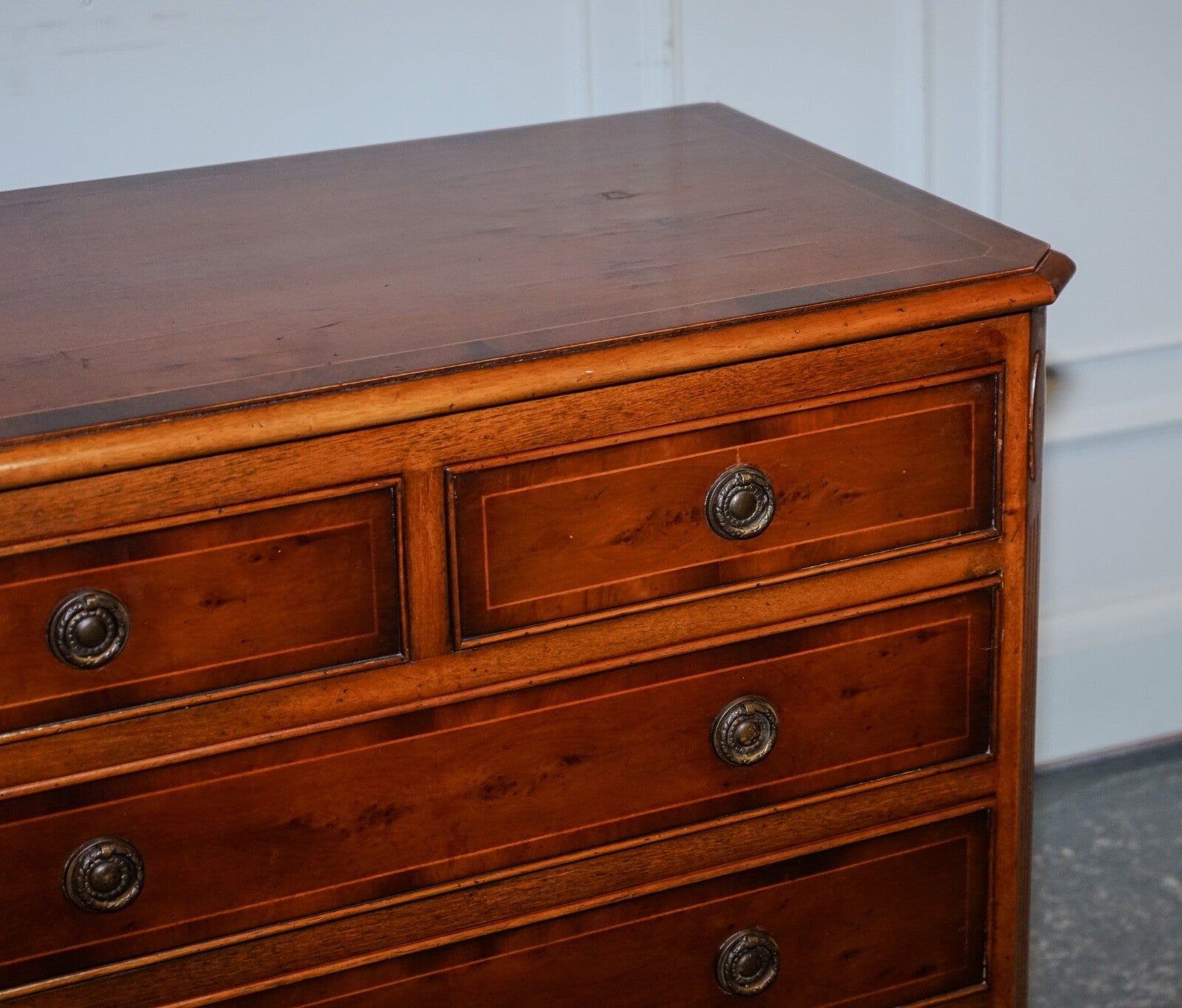 GEORGIAN STYLE H.G. HUDSON BURR WALNUT SIDEBOARD BANK OF DRAWERS QUALITY MADE