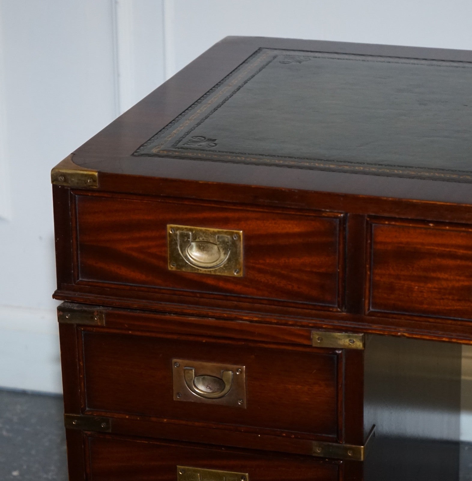 FINE RESTORED MILITARY CAMPAIGN TWIN PEDESTAL DESK WITH GREEN LEATHER TOP