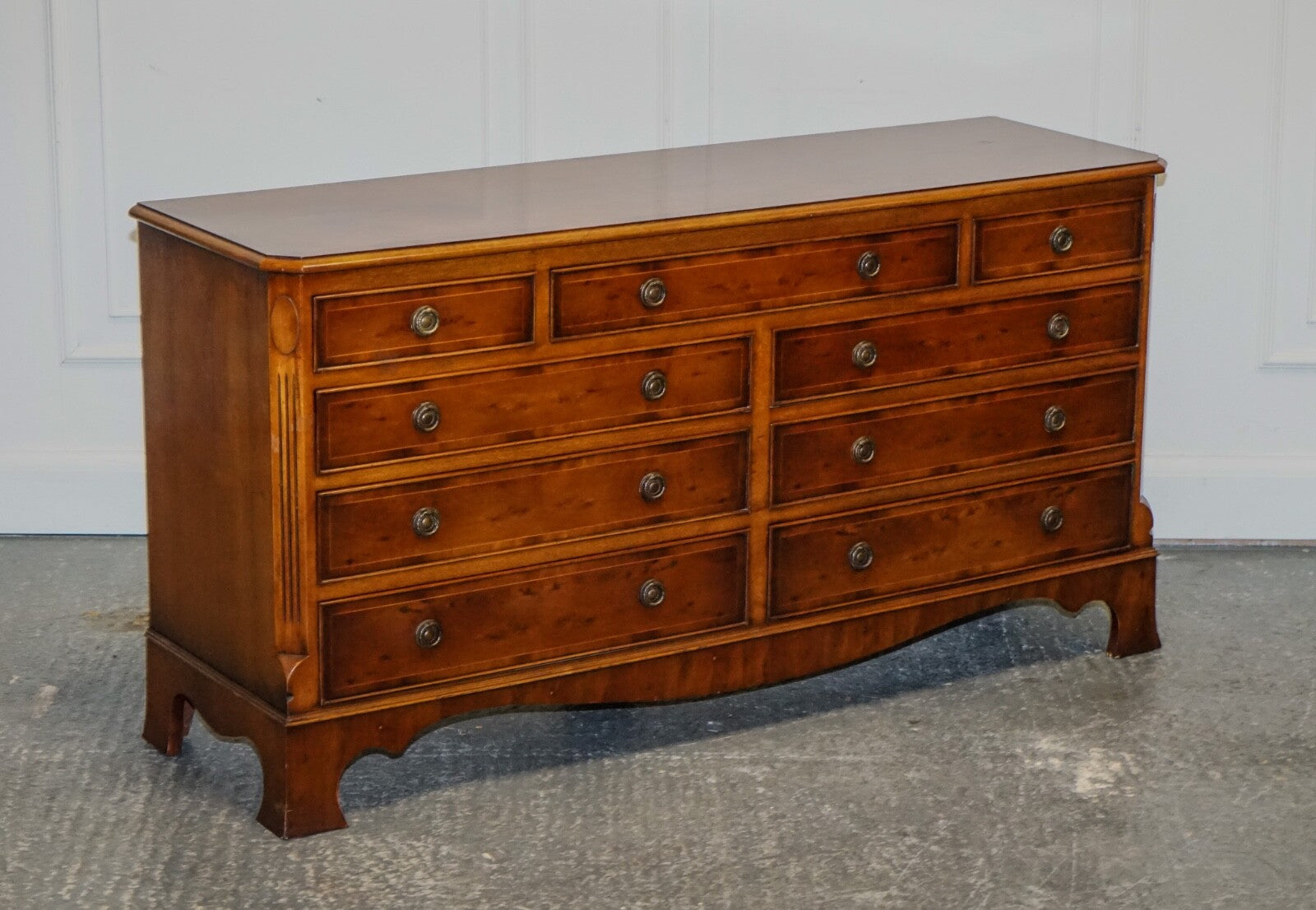 GEORGIAN STYLE H.G. HUDSON BURR WALNUT SIDEBOARD BANK OF DRAWERS QUALITY MADE