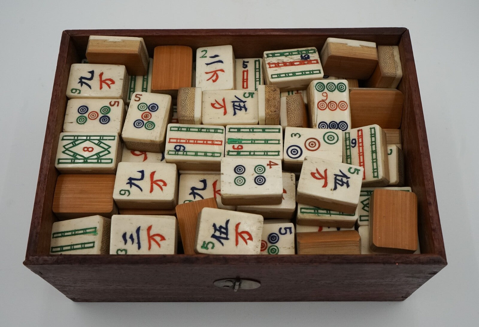 CIRCA 1910 HAMLEYS LONDON CHINESE BOX MAHJONG SET INCLUDING 4 SEASONS RACKS