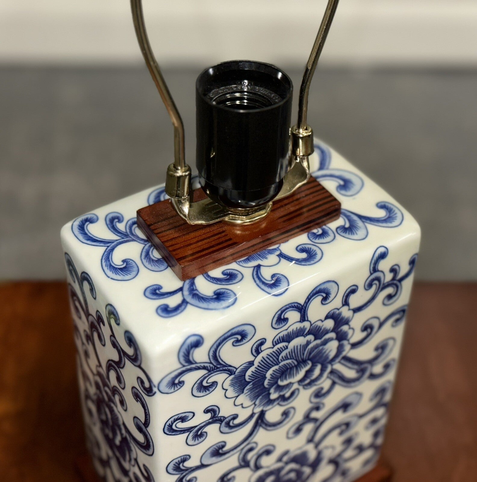 PAIR OF RALPH LAUREN BLUE & WHITE PORCELAIN TABLE LAMPS STUNNING CHINESE DESIGN