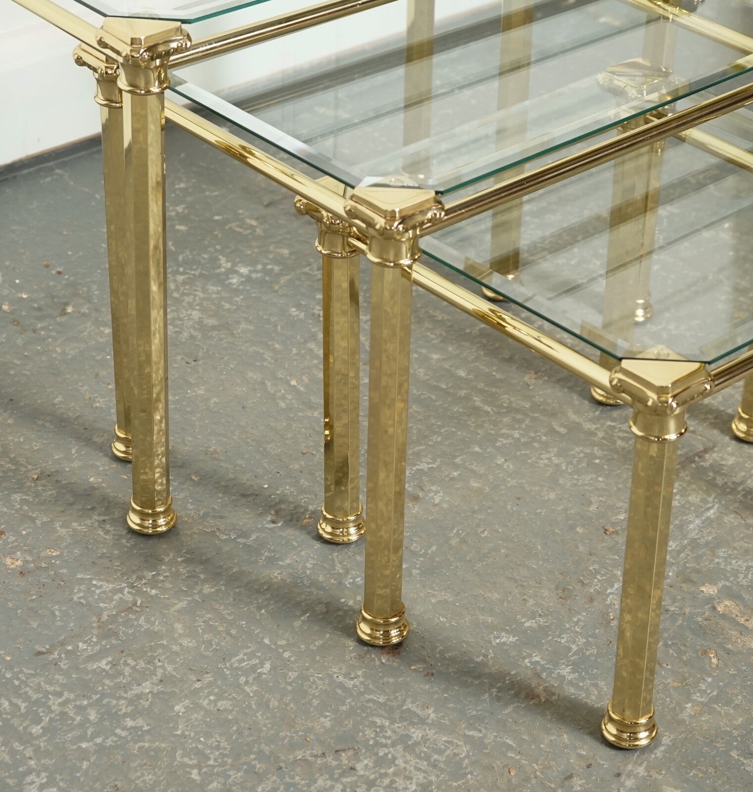 SET OF 1970'S HOLLYWOOD REGENCY GOLDEN BRASS GLASS NEST OF TABLES SIDE TABLE  J1