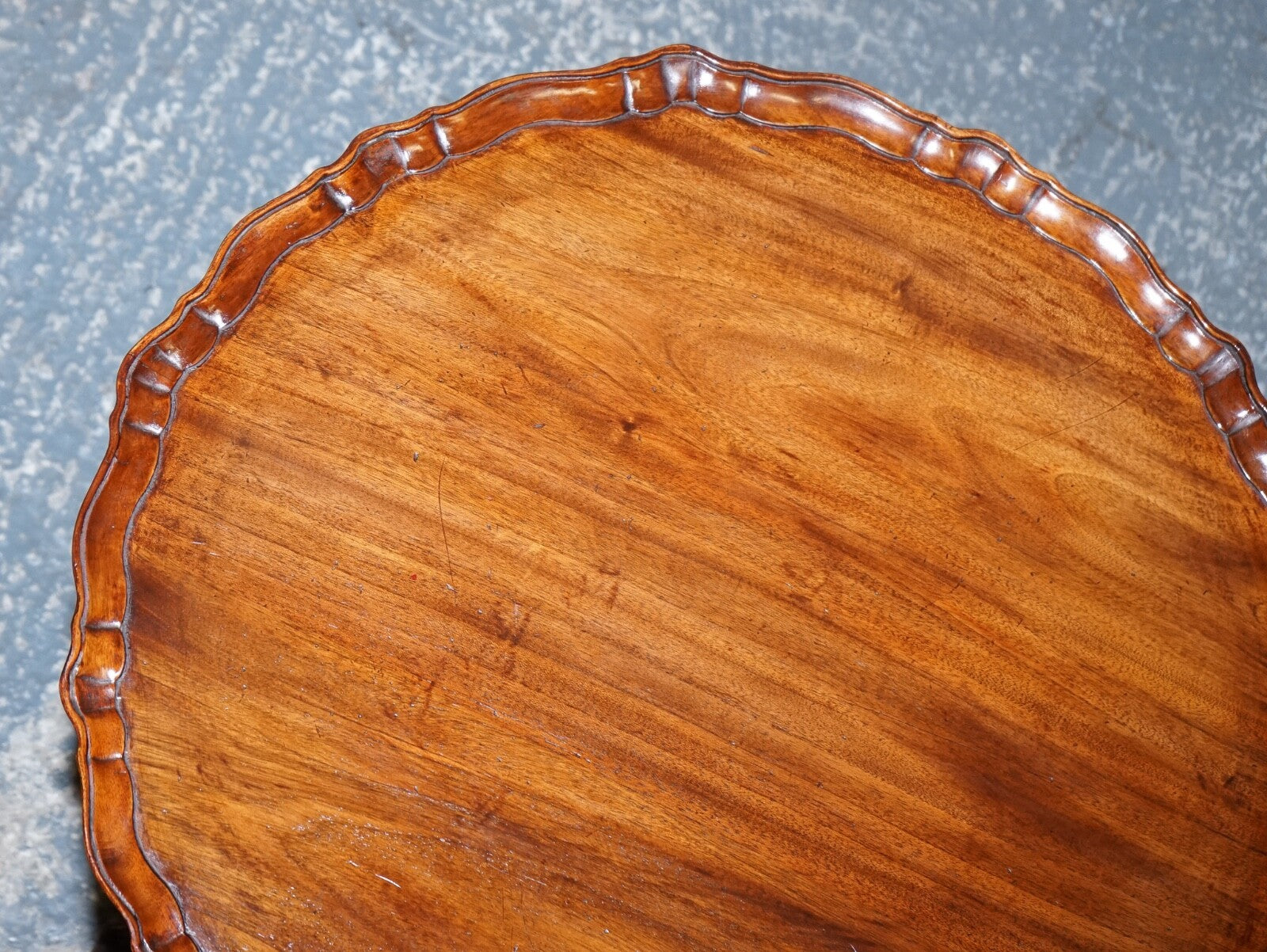 LOVELY LARGE HARDWOOD LARGE PIE CRUST TILT TOP SIDE WINE PLANT LAMP TABLE