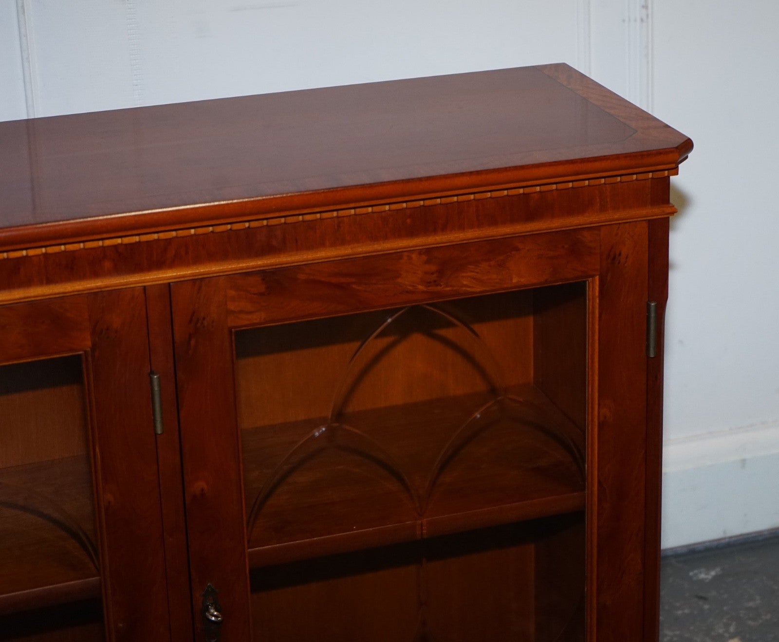 VINTAGE YEW WOOD GLAZED BOOKCASE SIDEBOARD TRIPLE DOOR DISPLAY CABINET