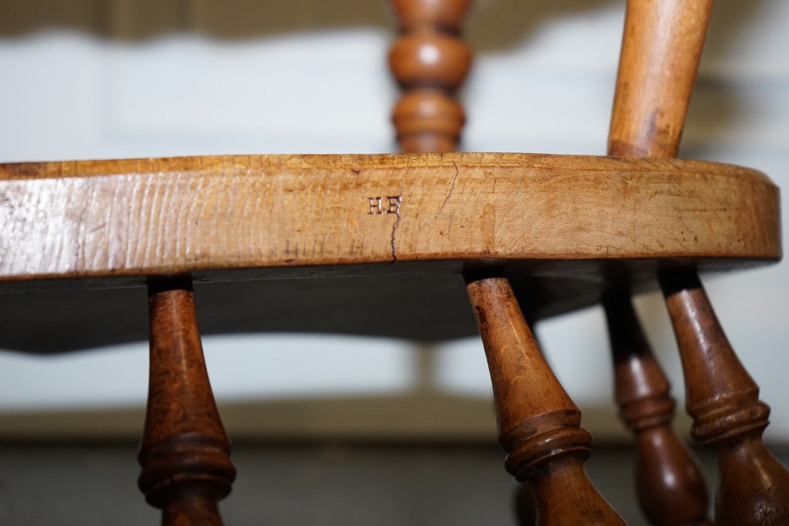 GORGEOUS PATINA EDWARDIAN SOLID ELM BOW BACK SMOKERS CAPTAINS CHAIR