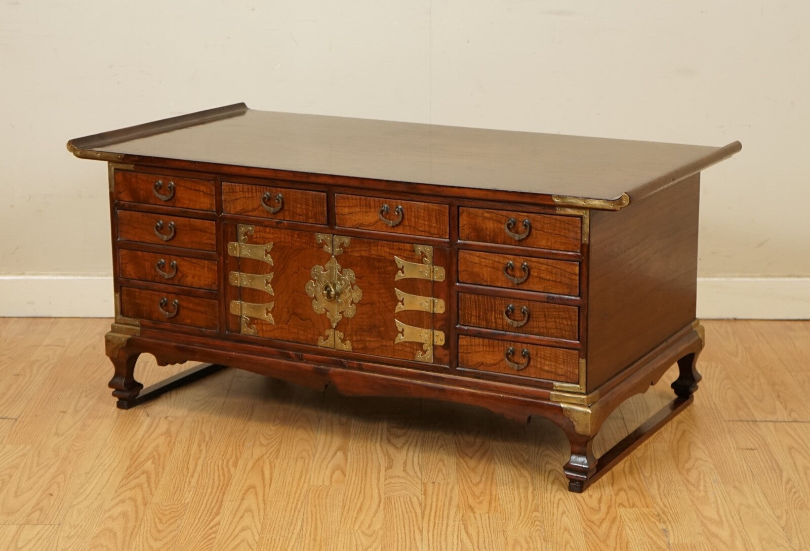STUNNING LATE 19TH CENTRY KOREAN ELM COFFEE TABLE WITH LOTS OF DRAWERS