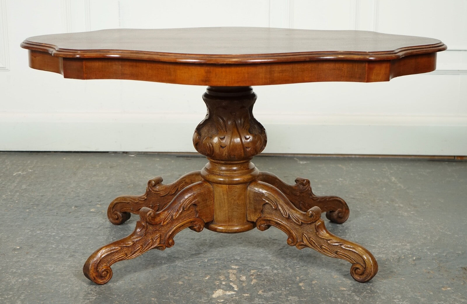 VINTAGE ITALIAN WALNUT BAROQUE COFFEE TABLE J1