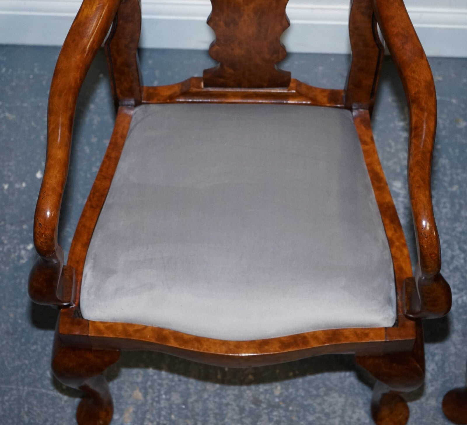 1920'S ART DECO PAIR OF QUEEN ANNE STYLE BURR WALNUT HALLWAY ELBOW ARMCHAIRS