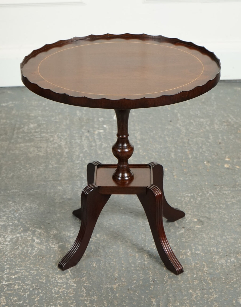FLAMED HARDWOOD OVAL PIE CRUST SIDE END LAMP TABLE J1
