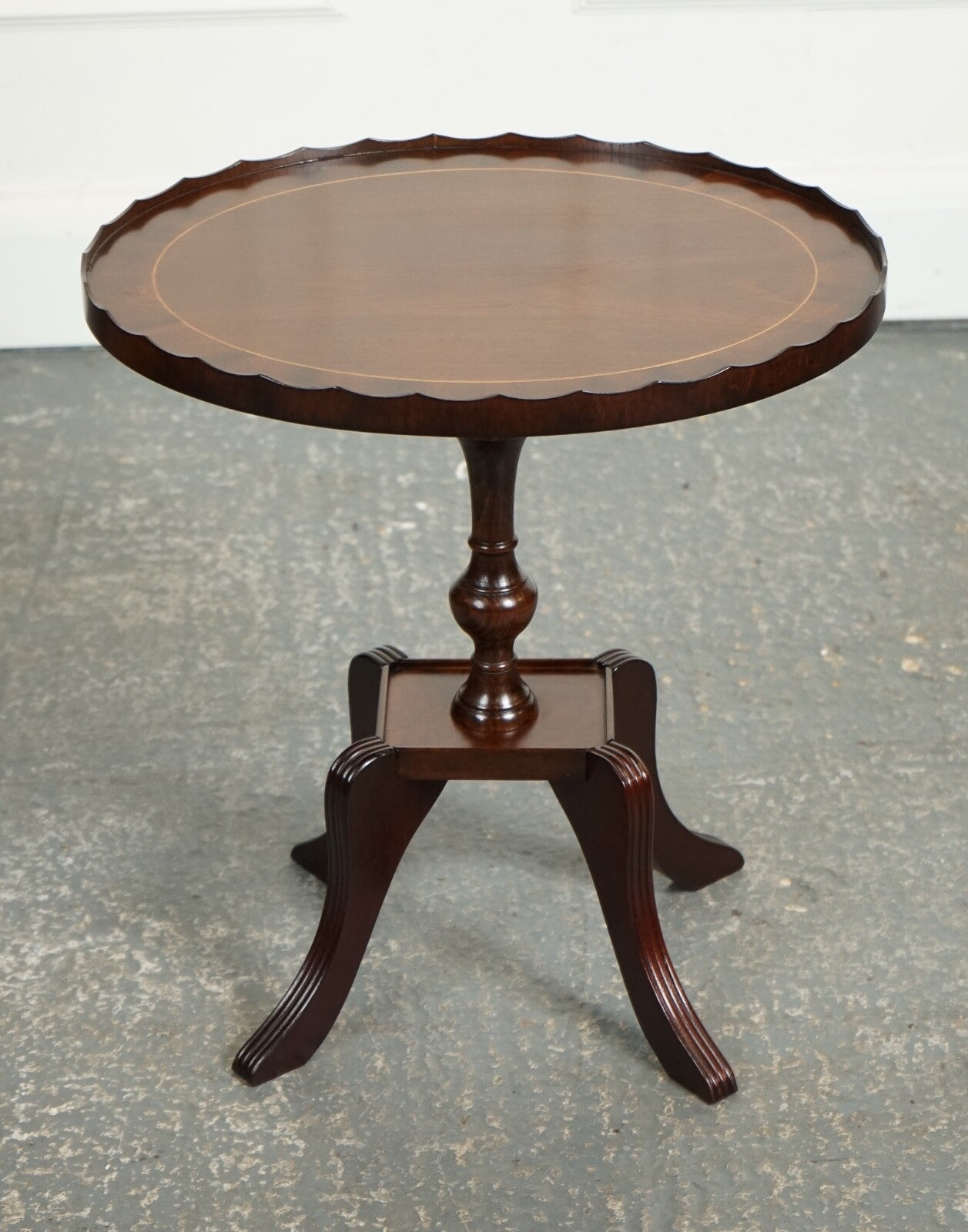 FLAMED HARDWOOD OVAL PIE CRUST SIDE END LAMP TABLE J1