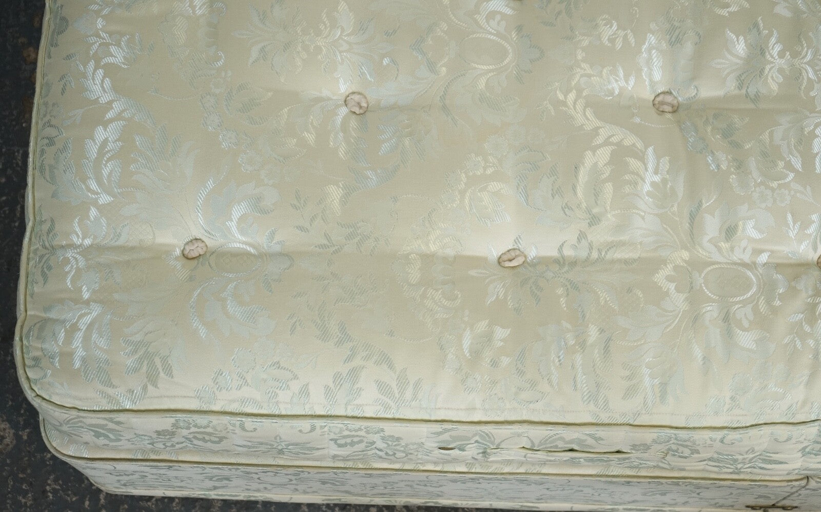 STAPLES & CO DOUBLE DIVAN & MATTRESS BED