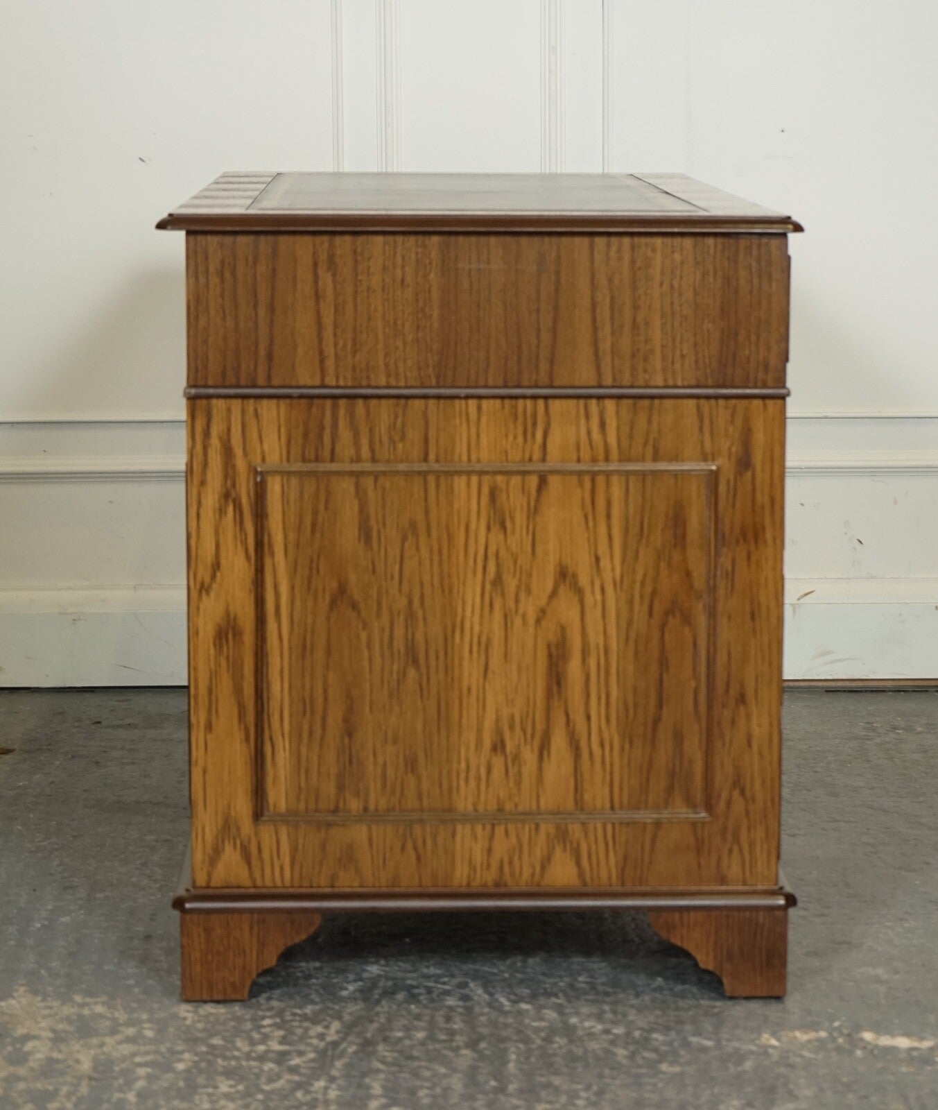 VINTAGE OAK OFFICE PEDESTAL DESK BROWN LEATHER TOP PART OF SUITE