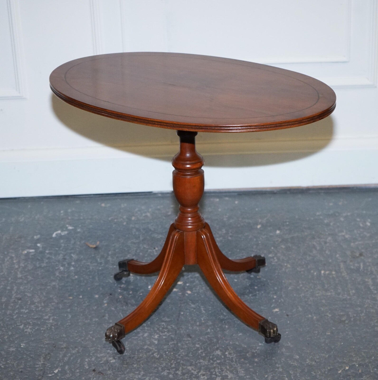 LOVELY VINTAGE OVAL BURR YEW WOOD SIDE TABLE ON TRIPOD LEGS