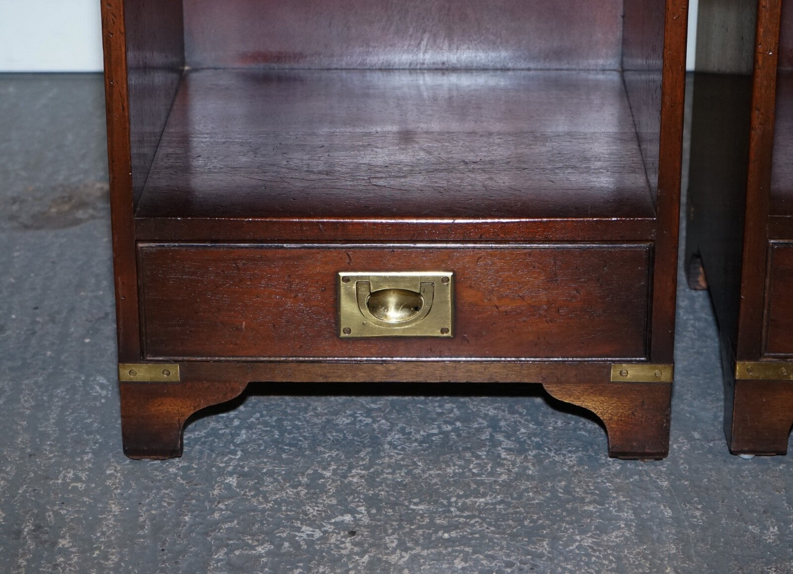 PAIR OF MILITARY CAMPAIGN BEVAN FUNELL BEDSIDE TABLES NIGHTSTANDS TWO DRAWERS
