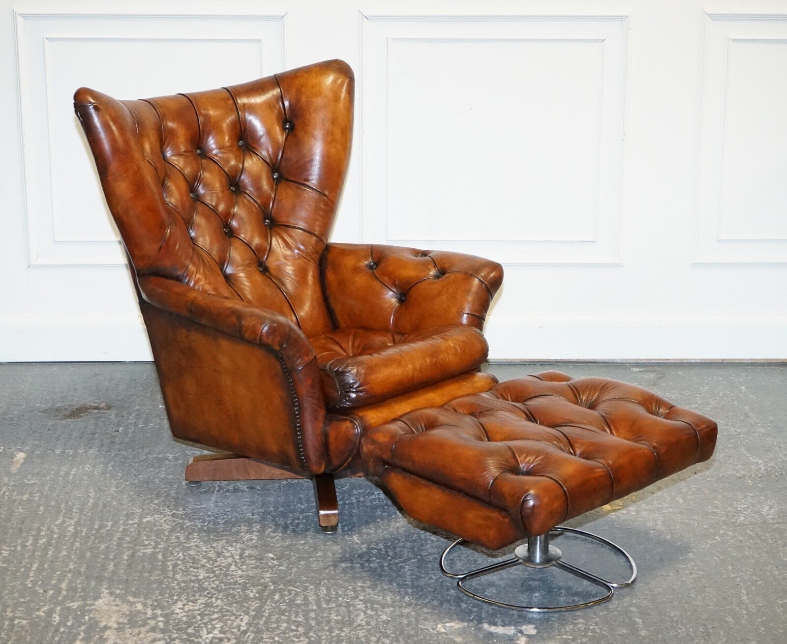 VINTAGE FULLY RESTORED HAND DYED BROWN LEATHER RETRO LOUNGE CHAIR AND FOOTSTOOL