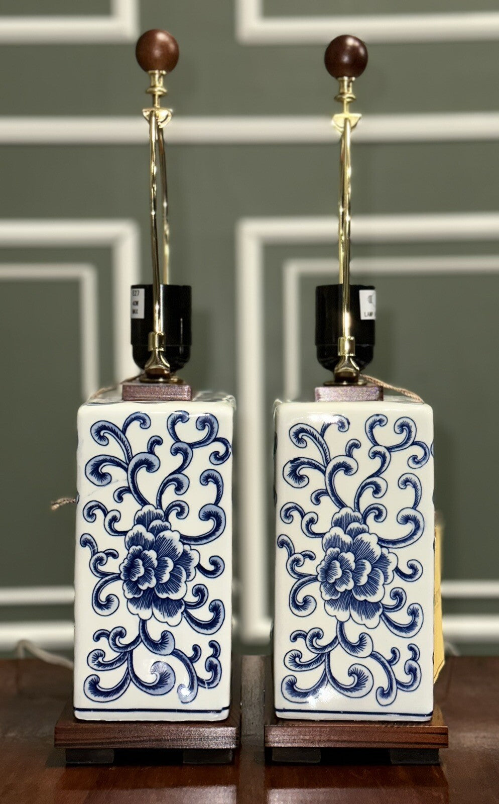 PAIR OF RALPH LAUREN BLUE & WHITE PORCELAIN TABLE LAMPS STUNNING CHINESE DESIGN