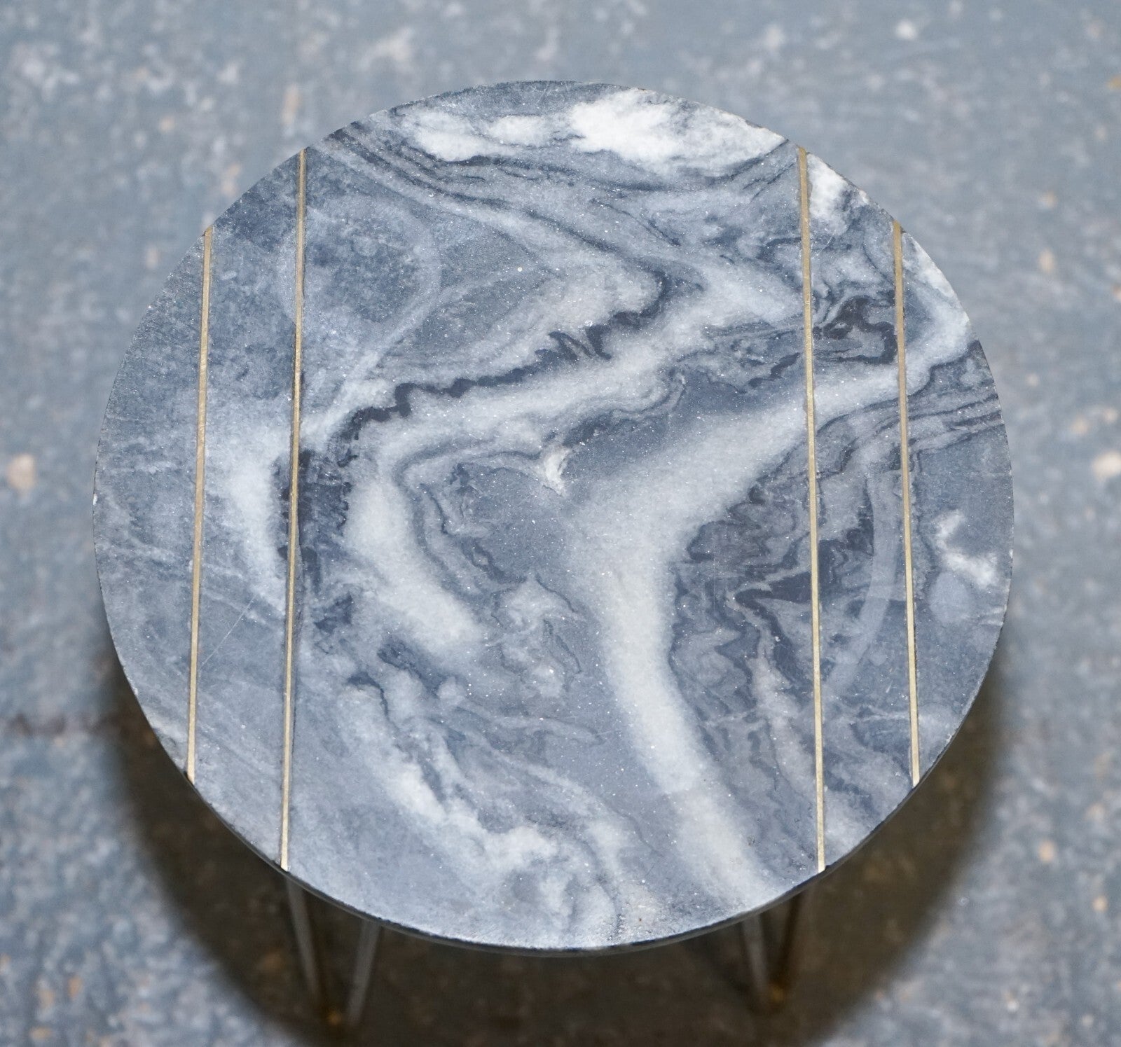 GREY AND WHITE MARBLE TOP WITH GOLD PIN LEGS PLANT LAMP SiDE TABLE