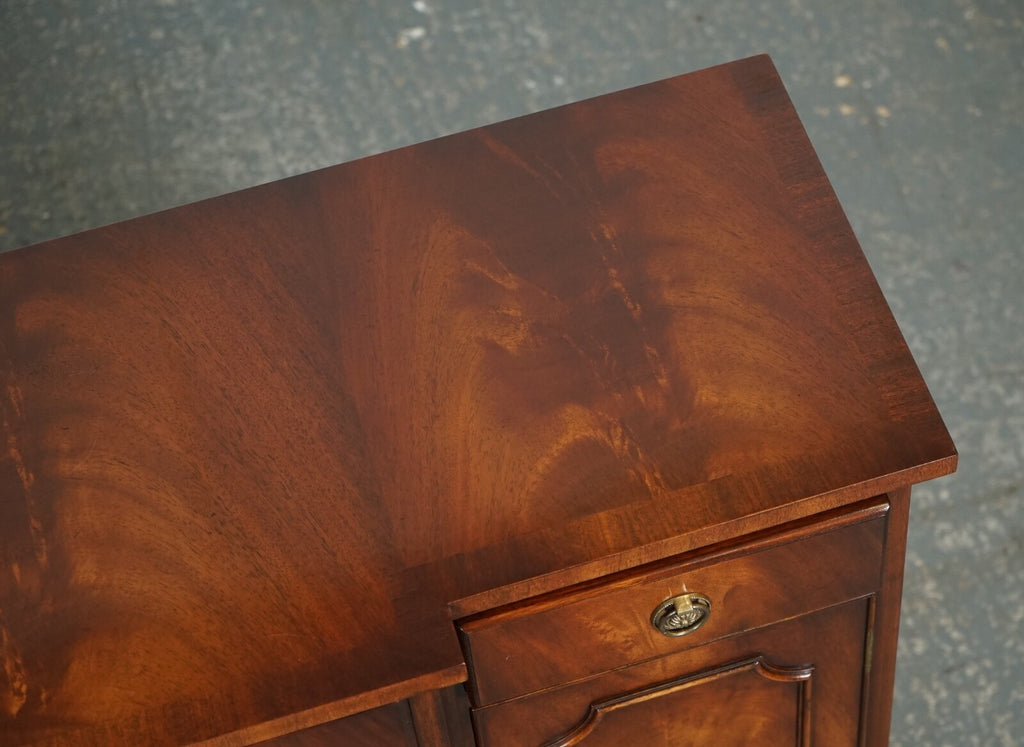 LOVELY BEVAN FUNNELL GEORGIAN STYLE FLAMED HARWOOD BUFFET SIDEBOARD J1