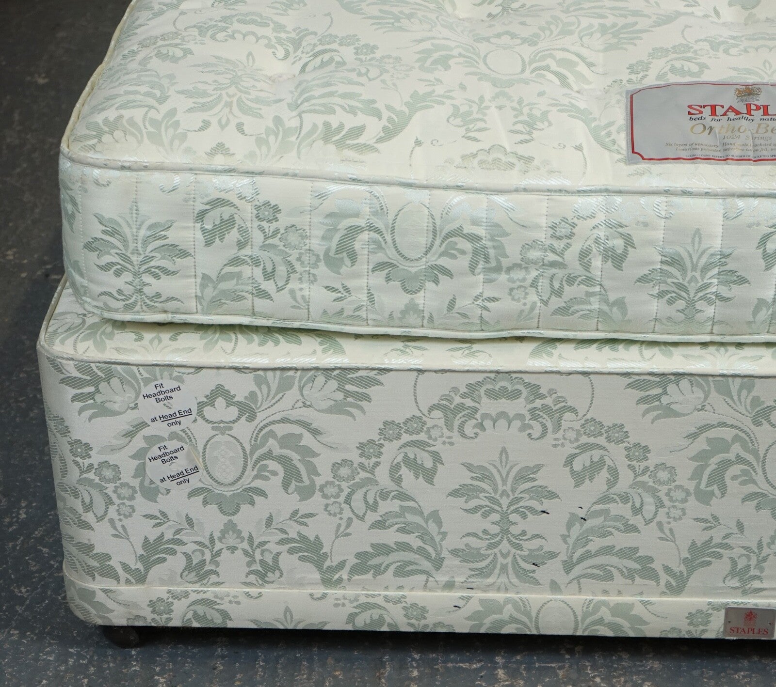 STAPLES & CO DOUBLE DIVAN & MATTRESS BED