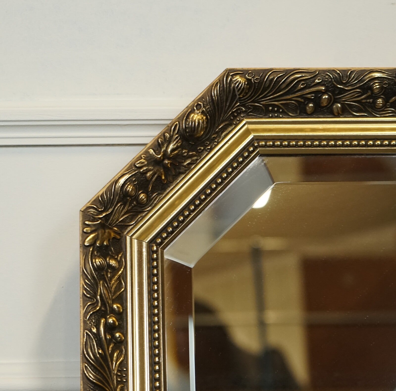 VINTAGE GOLD ORNATE WALL MIRROR LOVELY CARVED DETAILS J1