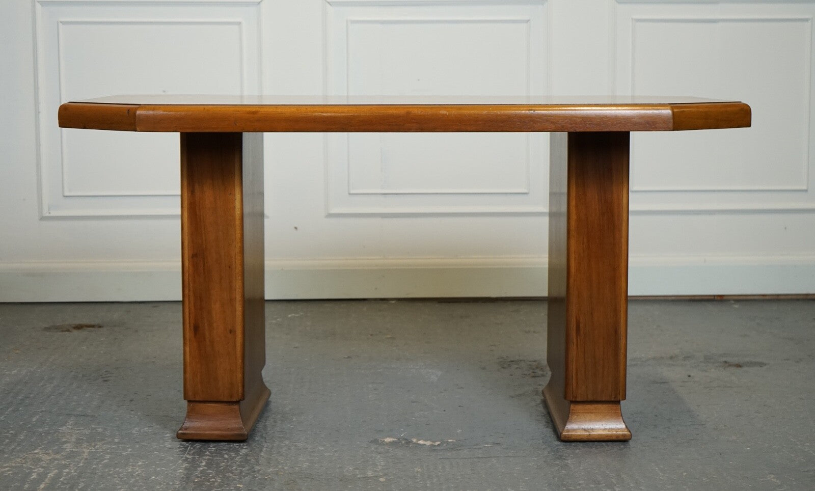 VINTAGE ART DECO WALNUT DINING TABLE 4 TO 6 PERSON J1