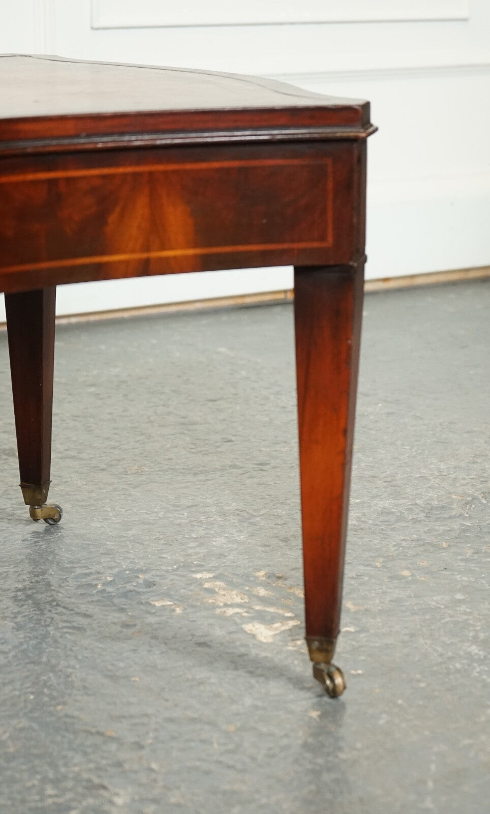 VINTAGE HEIRLOOM WEIMAN BROWN LEATHER TOP COFFEE TABLE