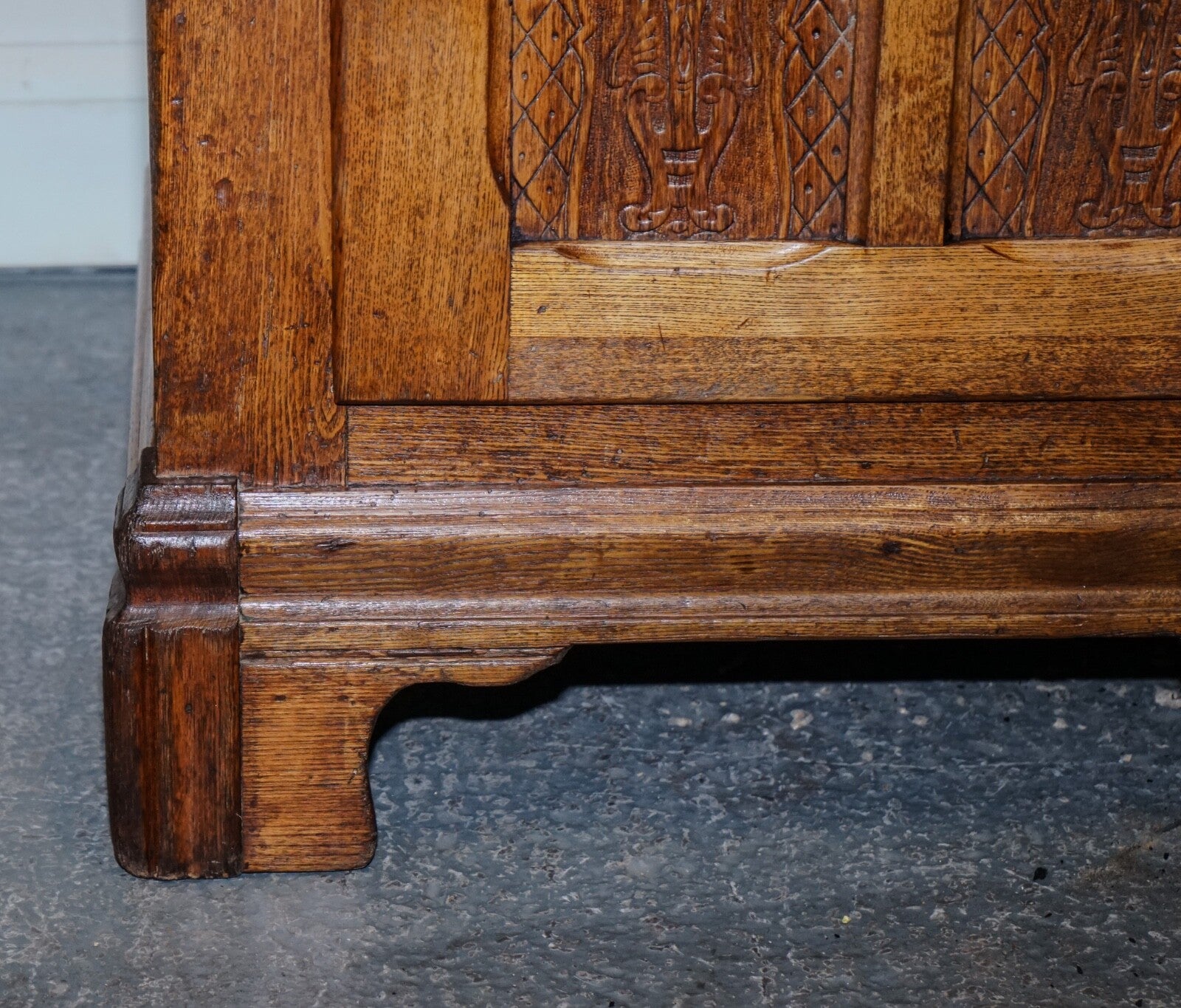 CIRCA 1900'S LARGE NORTH AMERICAN ALASKA MUSKEGON OAK LARDER ICE BOX COLLECTABLE