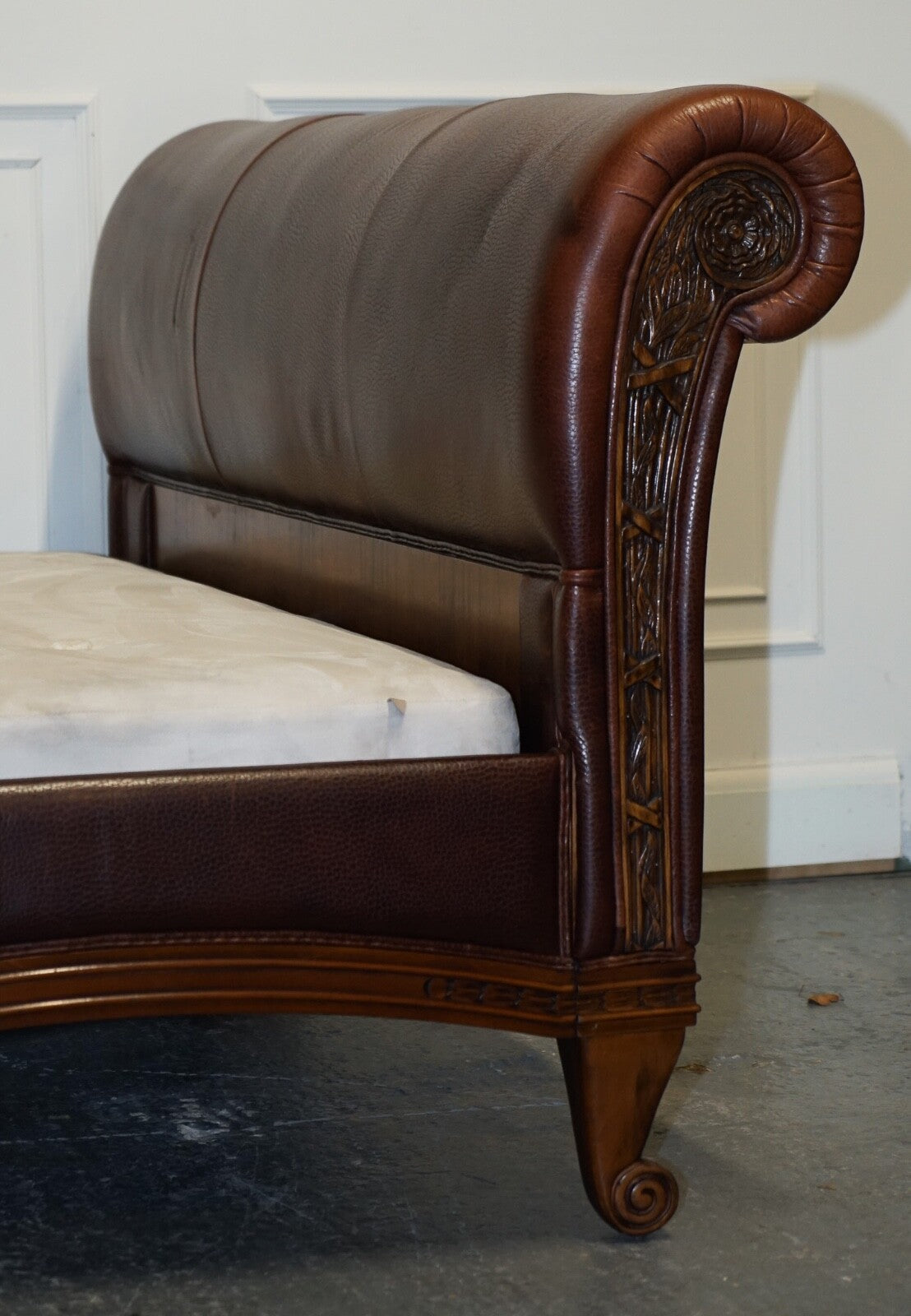STUNNING KING SIZE BONAPARTE CARVED LEATHER BED AND SO TO BED RRP £14,000