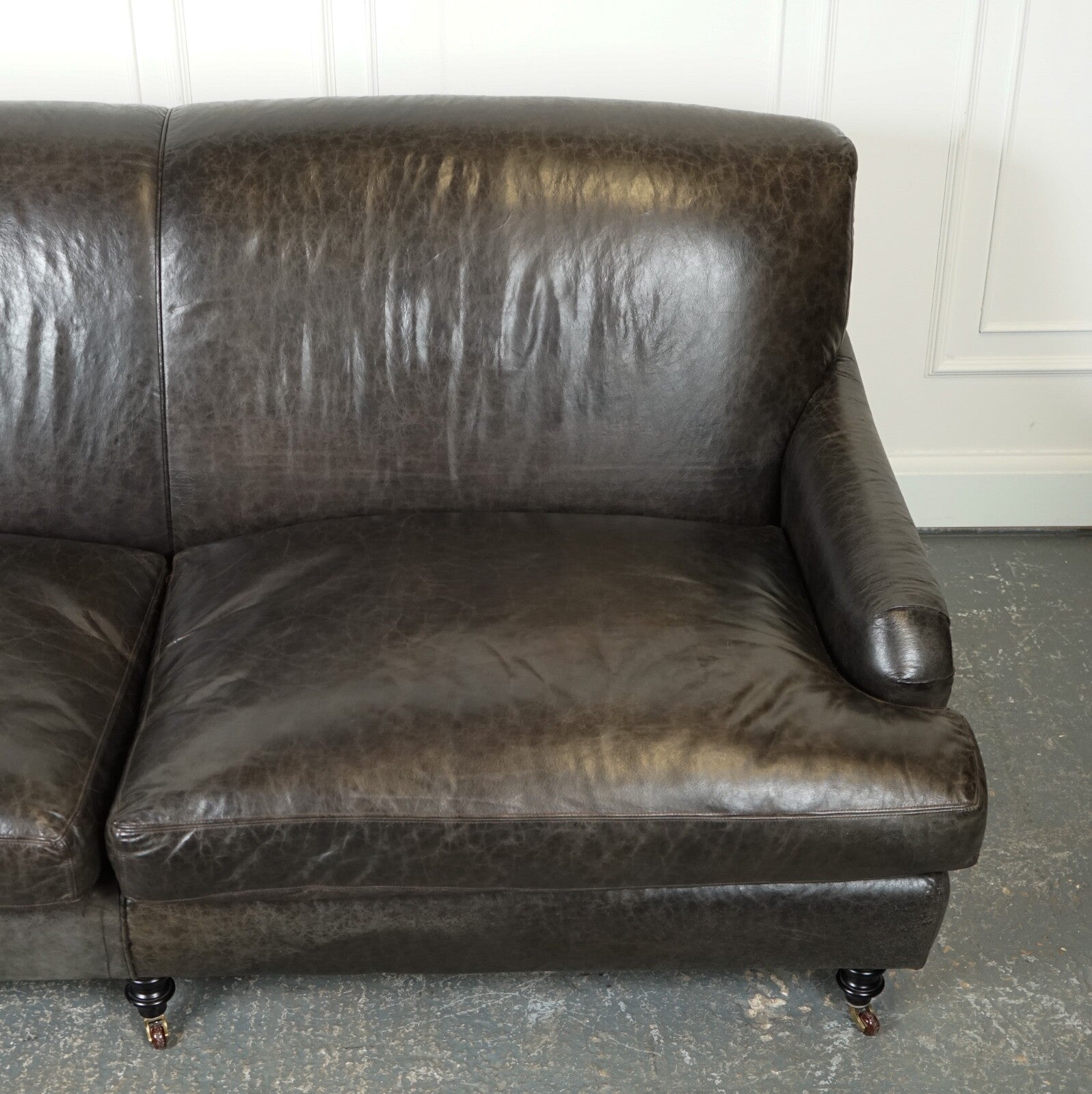 EXQUiSITE HOWARD STYLE HERITAGE GREY LEATHER SOFA (2/2) J1