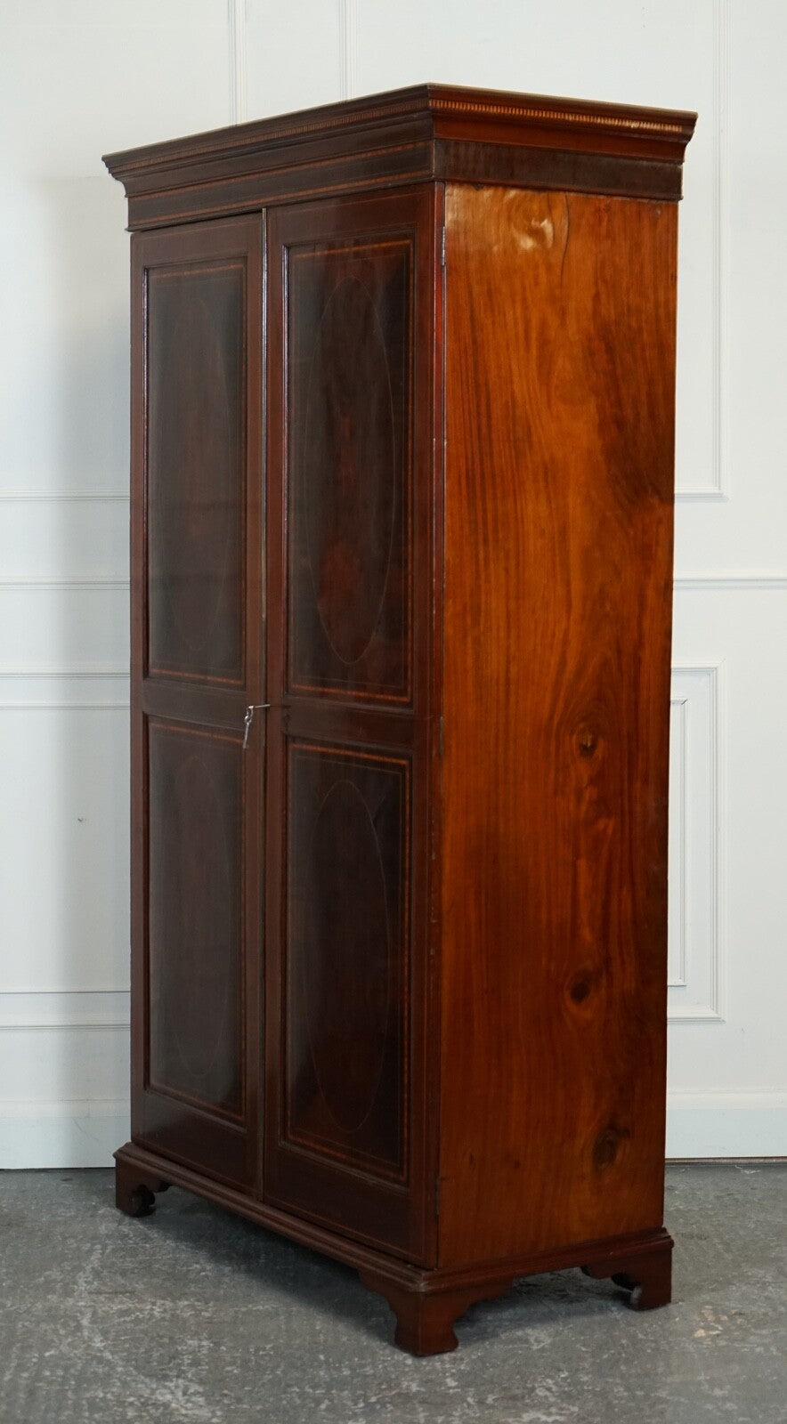 EDWARDIAN FLAMED HARDWOOD SHERATON REVIVAL DOUBLE WARDROBE J1