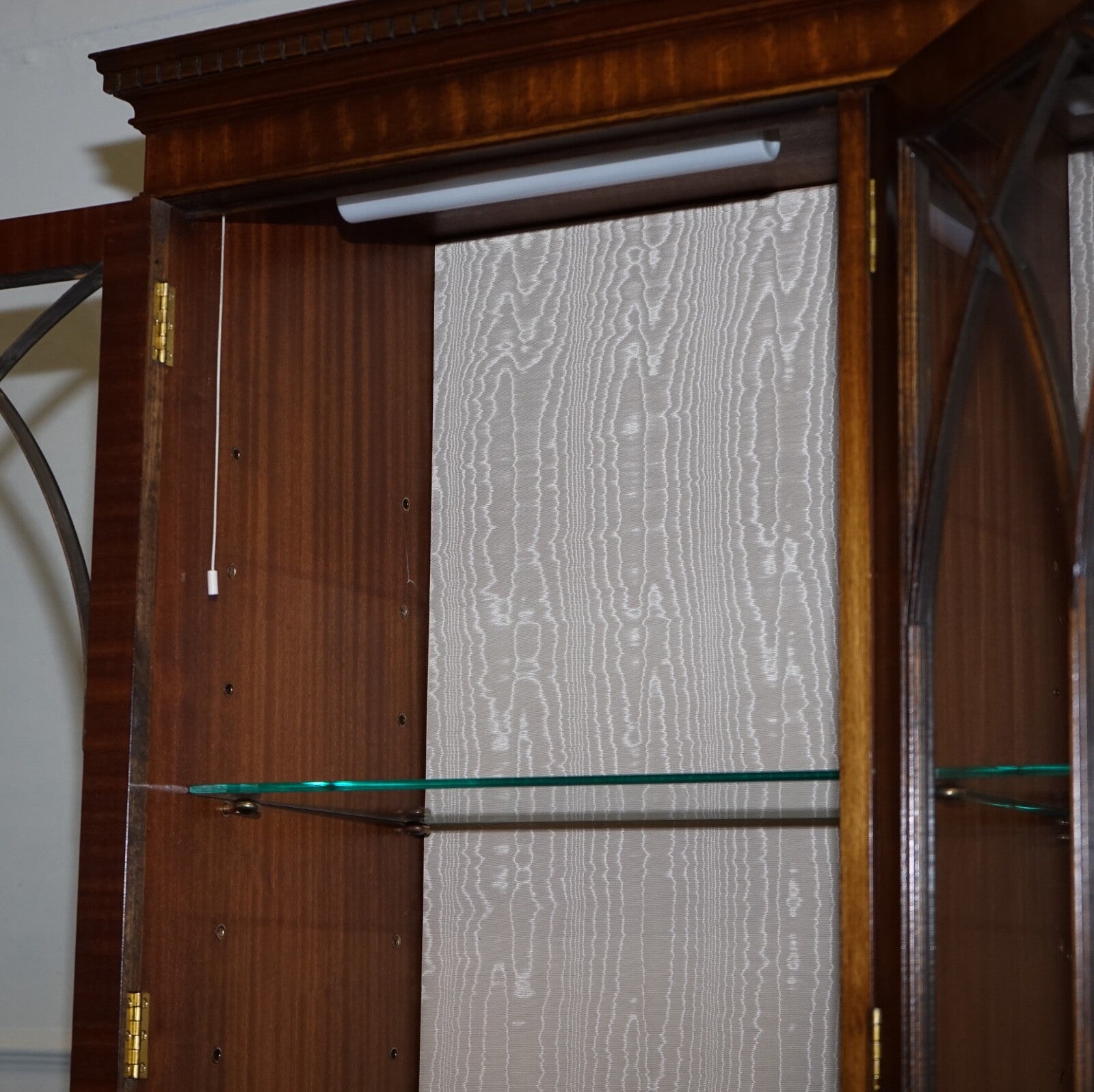 BEVAN FUNNEL GEORGIAN STYLE DISPLAY CABINET BOOKCASE GLASS SHELVES AND LIGHTS
