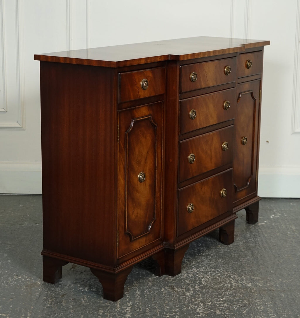 LOVELY BEVAN FUNNELL GEORGIAN STYLE FLAMED HARWOOD BUFFET SIDEBOARD J1