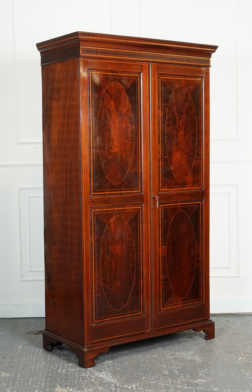 EDWARDIAN FLAMED HARDWOOD SHERATON REVIVAL DOUBLE WARDROBE J1