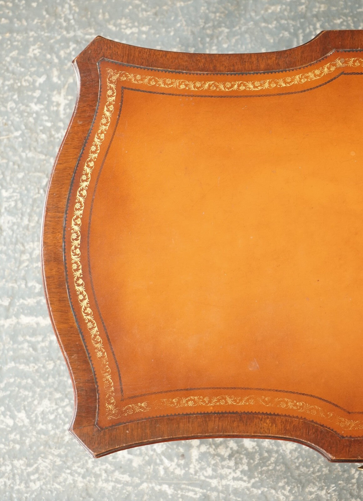 VINTAGE HEIRLOOM WEIMAN BROWN LEATHER TOP COFFEE TABLE