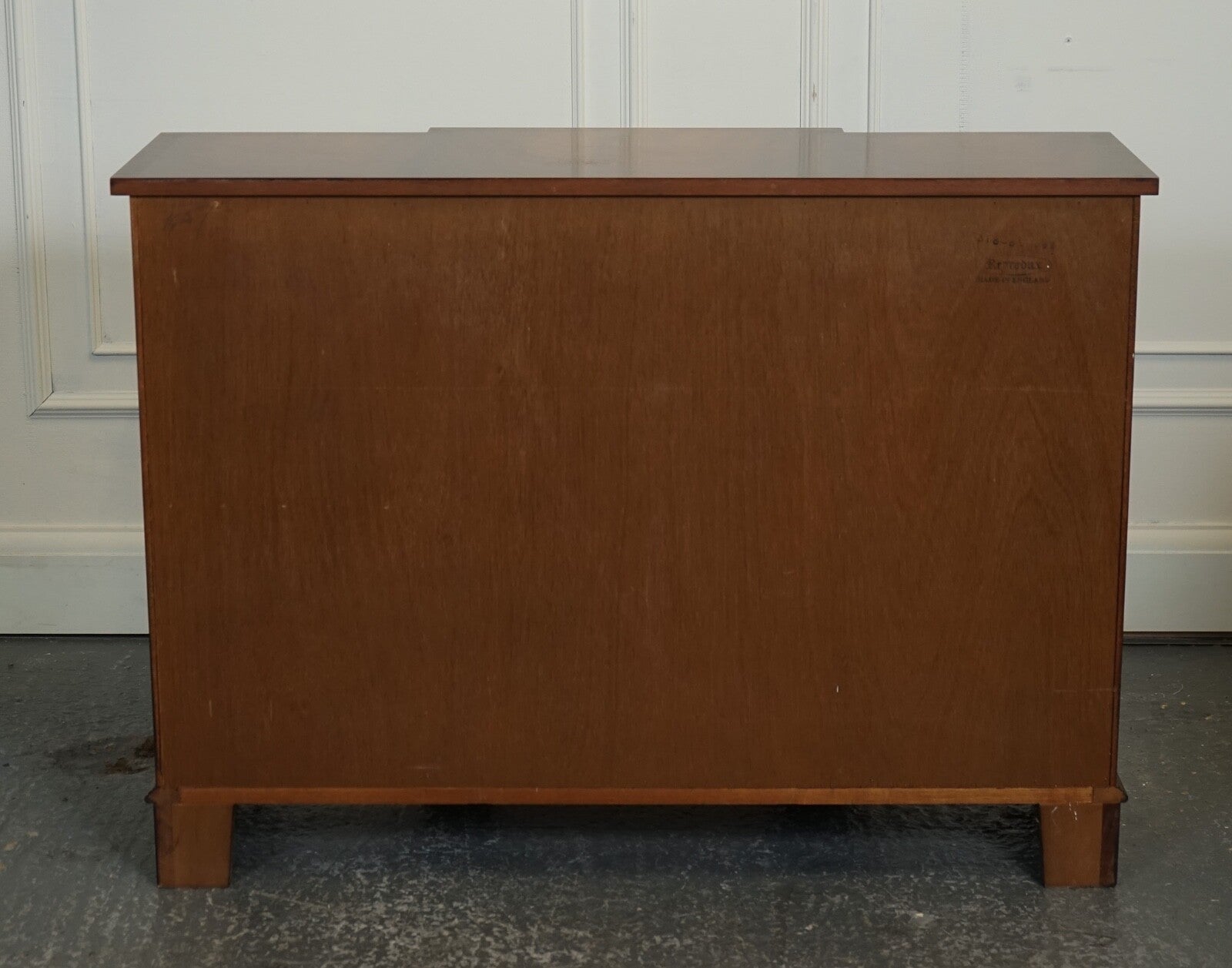 LOVELY BEVAN FUNNELL GEORGIAN STYLE FLAMED HARWOOD BUFFET SIDEBOARD J1
