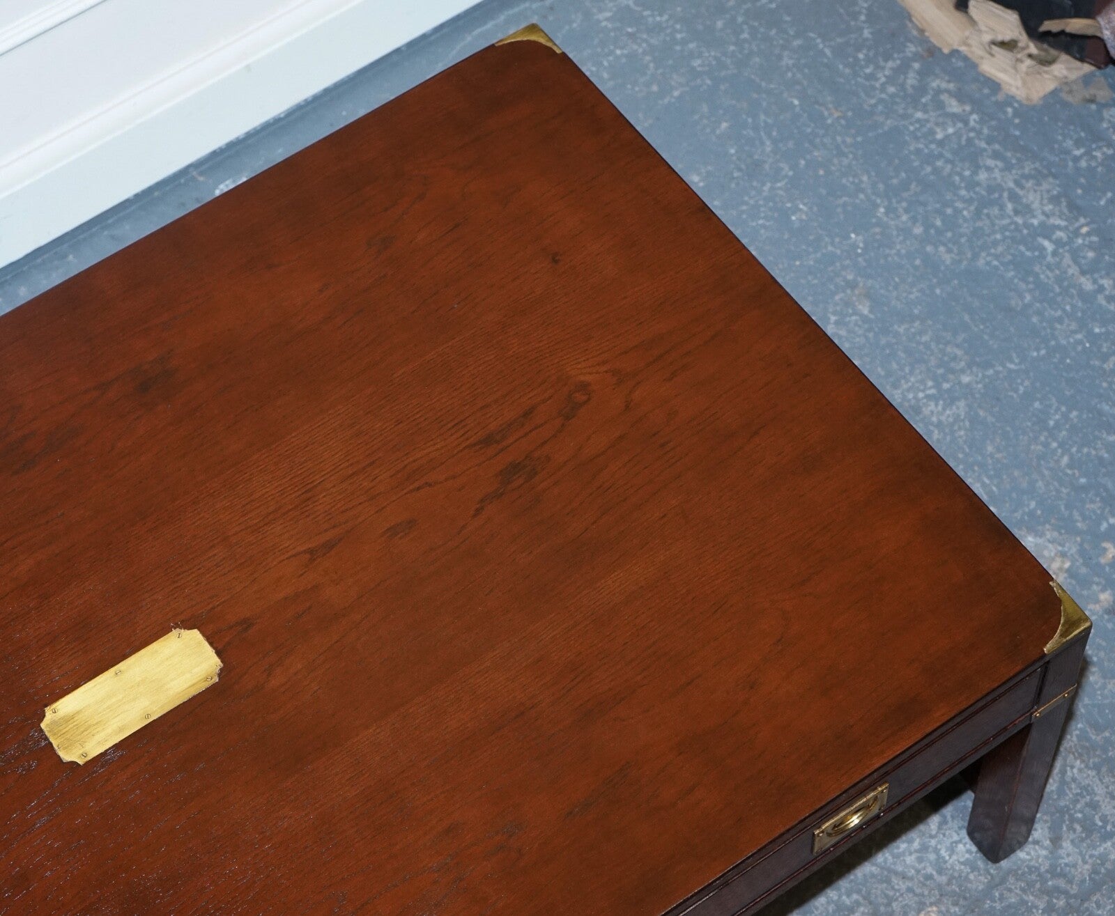 STUNNING MILITARY CAMPAIGN REH KENNEDY COFFEE TABLE WITH THREE DEEP DRAWERS