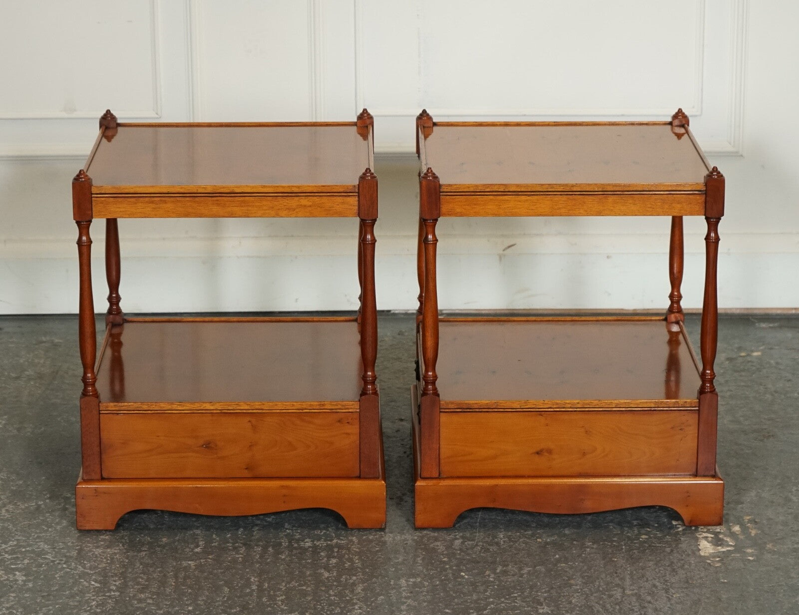 PAIR OF YEW WOOD TWO TIER GEORGIAN STYLE BEDSIDE SIDE END WINE LAMP TABLES