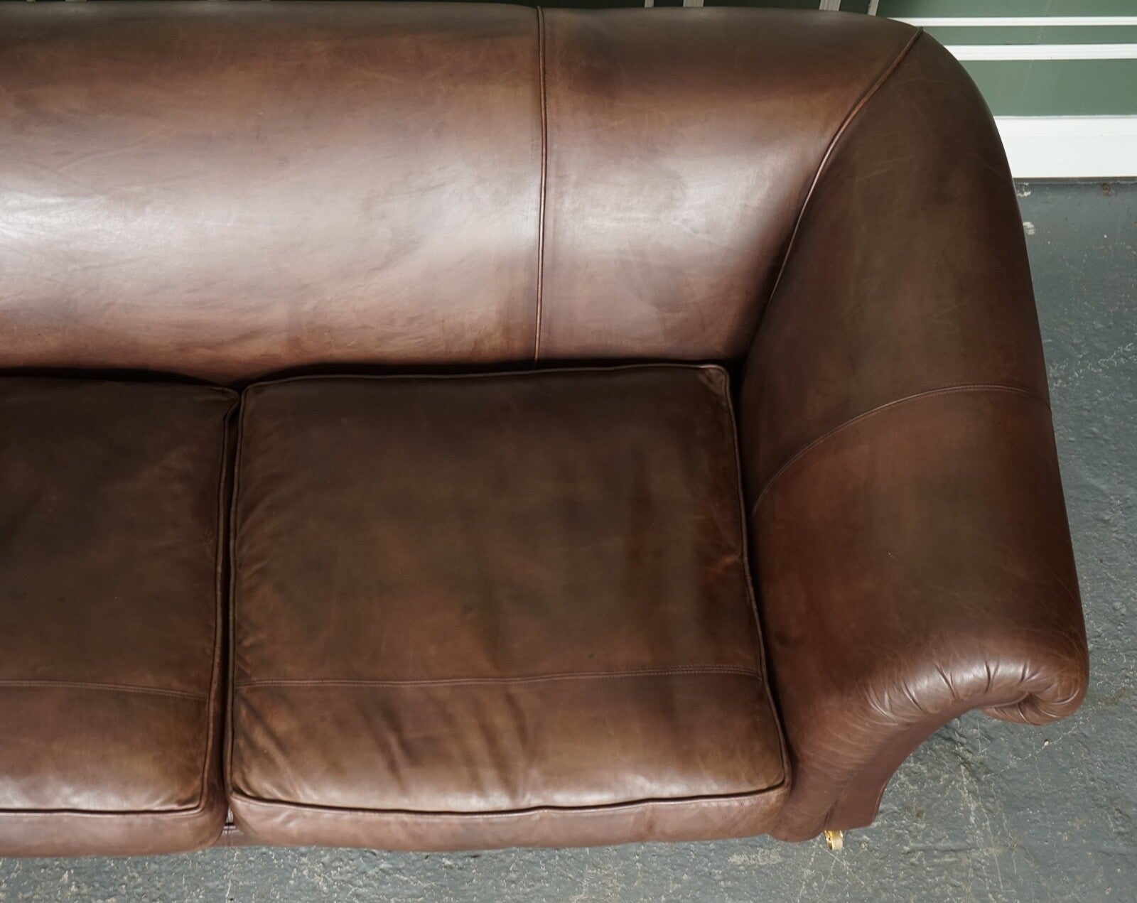 STUNNING MADE TO ORDER LARGE HERITAGE BROWN LEATHER 2 TO 3 SEATER SOFA