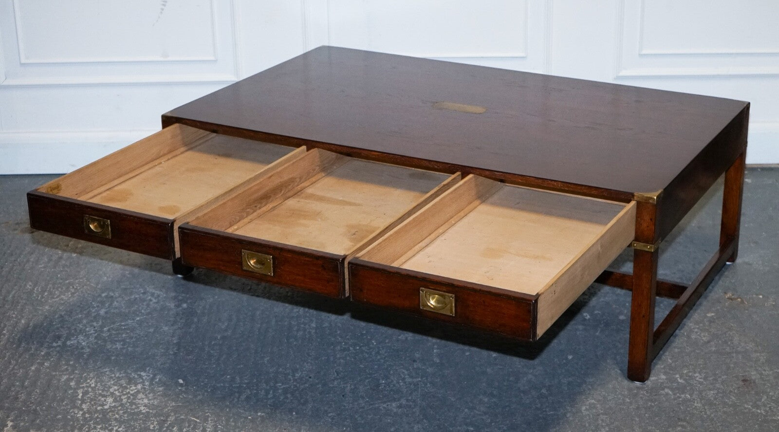 STUNNING MILITARY CAMPAIGN REH KENNEDY COFFEE TABLE WITH THREE DEEP DRAWERS