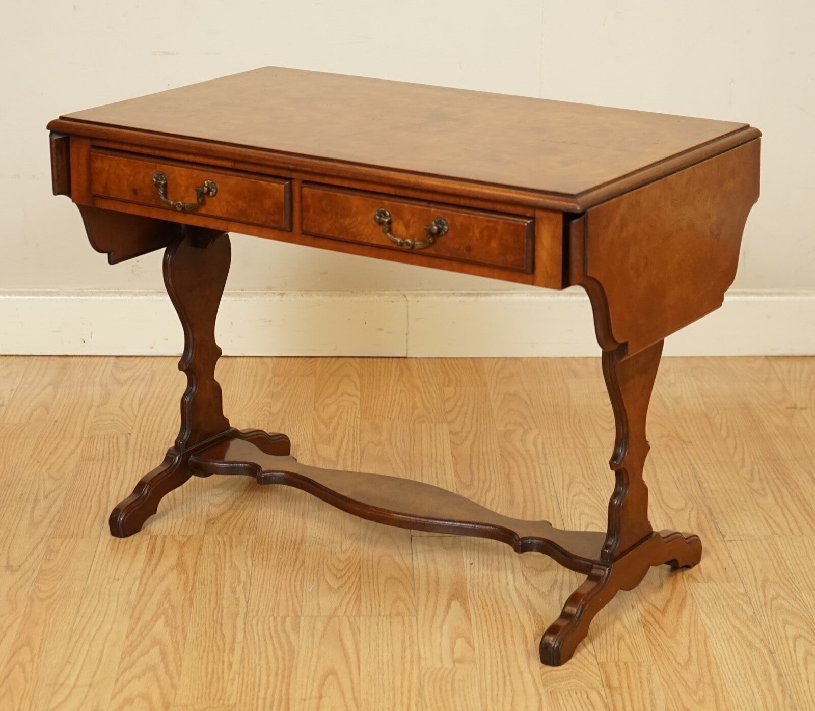 LOVELY BEVAN AND FUNNELL BURR WALNUT EXTENDING DROPLEAF SIDE END TABLE