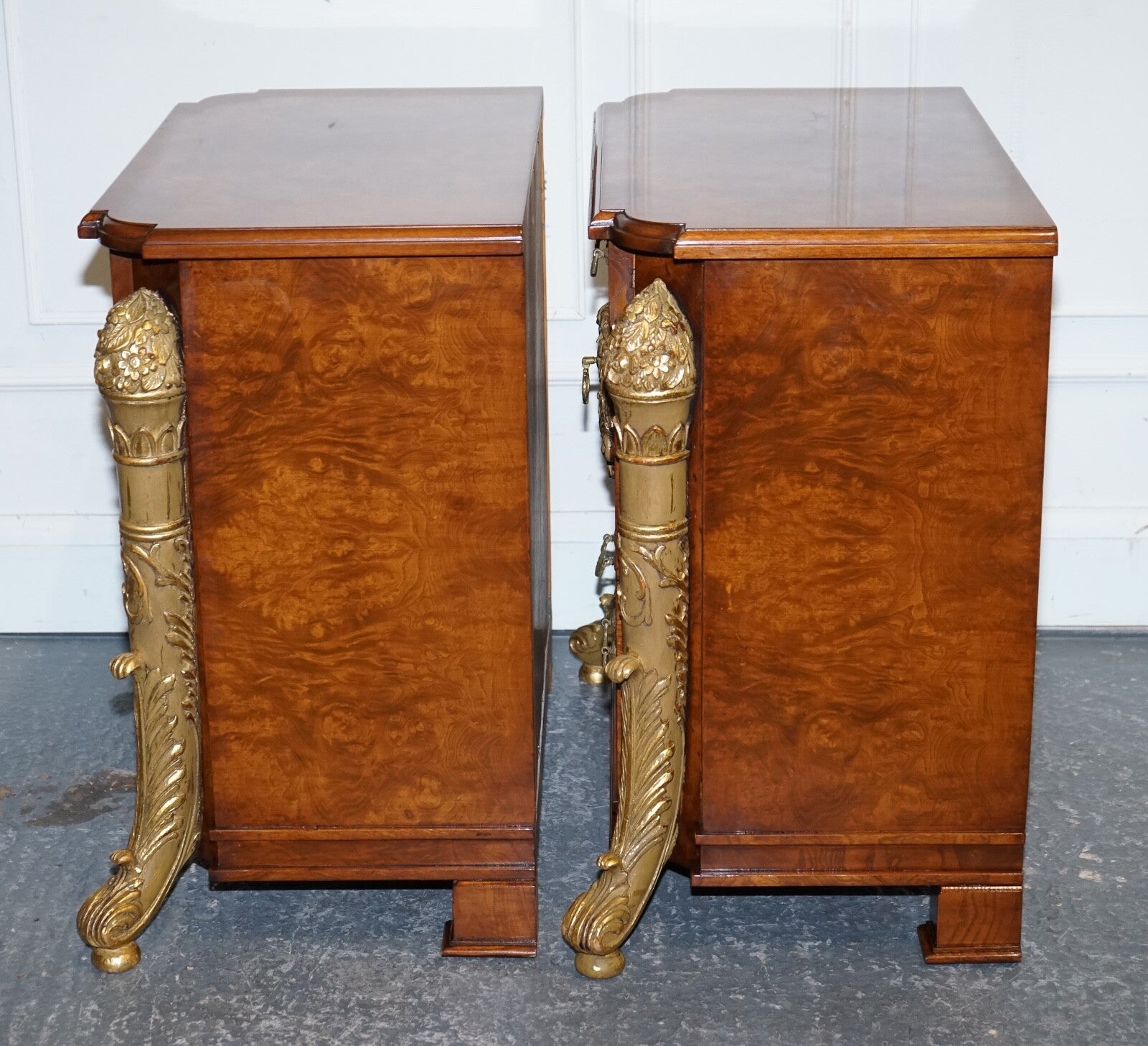 STUNNING PAIR FRENCH EMPIRE STYLE GOLD DETAILED BURR WALNUT BEDSIDES NIGHTSTANDS