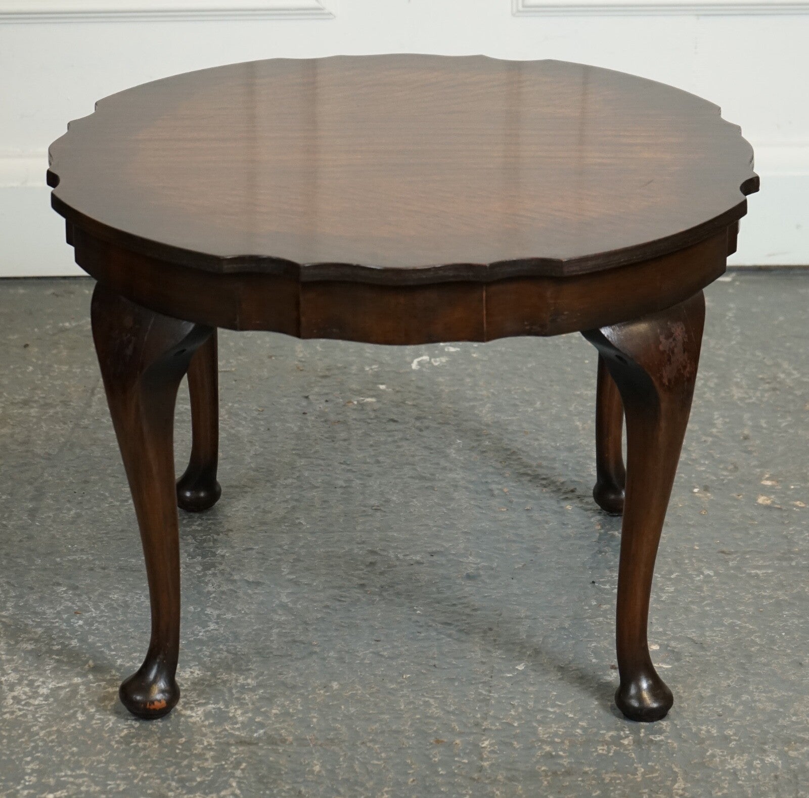 LOVELY SMALL PIE CRUST SHAPED EDGES HARDWOOD SIDE TABLE J1