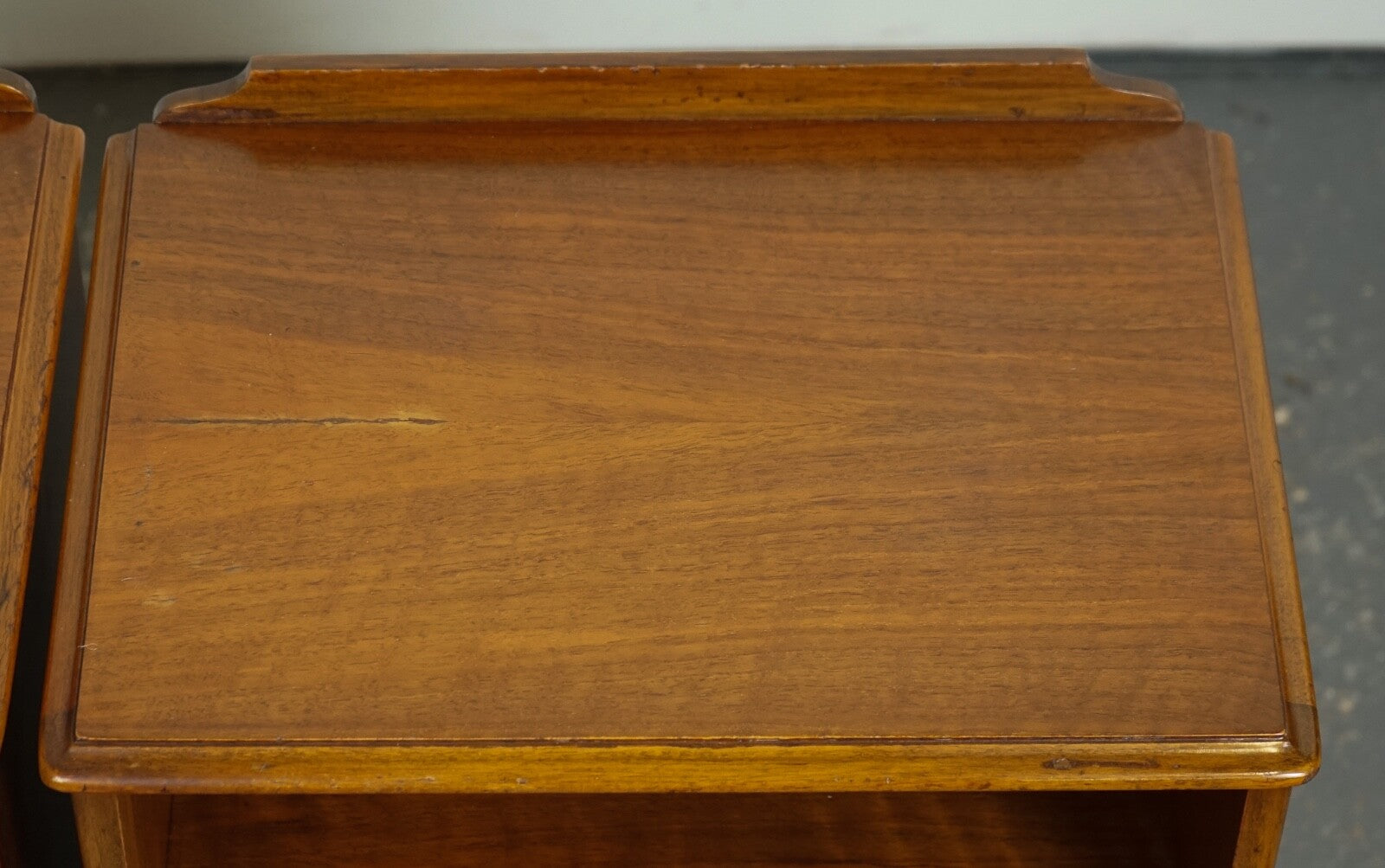 PAIR ART WALNUT DECO BEDSIDE NIGHTSTANDS WITH CUPBOARD QUEEN ANNE LEGS J1